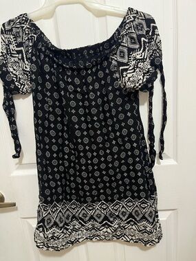 Band of Gypsies Black and White Off-Shoulder Midi Dress